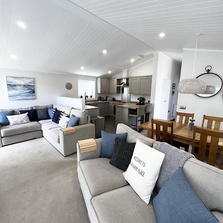 Diddly Squat Lodge With Hot Tub, Pendle View Holiday Park كليثروي المظهر الخارجي الصورة