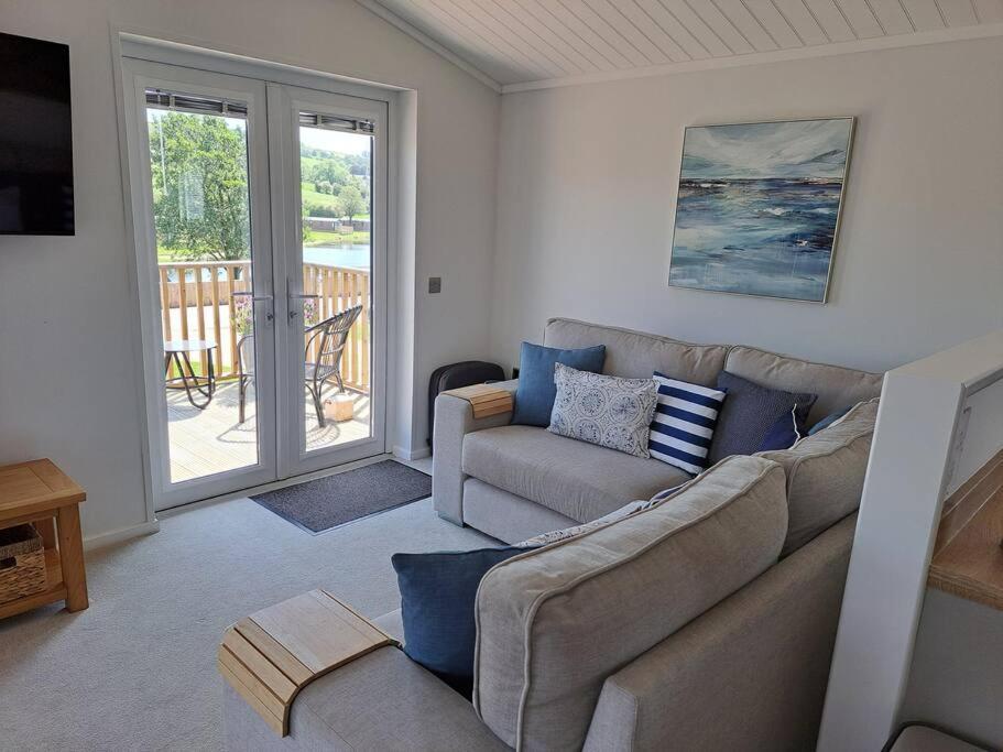 Diddly Squat Lodge With Hot Tub, Pendle View Holiday Park كليثروي المظهر الخارجي الصورة