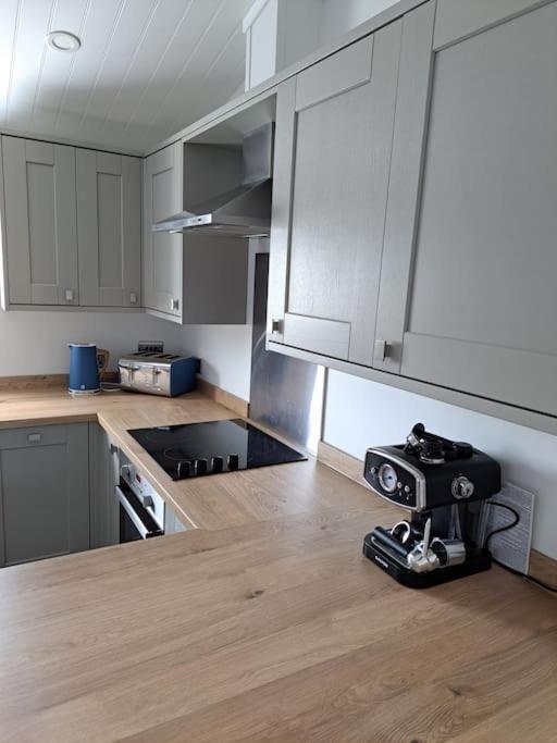 Diddly Squat Lodge With Hot Tub, Pendle View Holiday Park كليثروي المظهر الخارجي الصورة