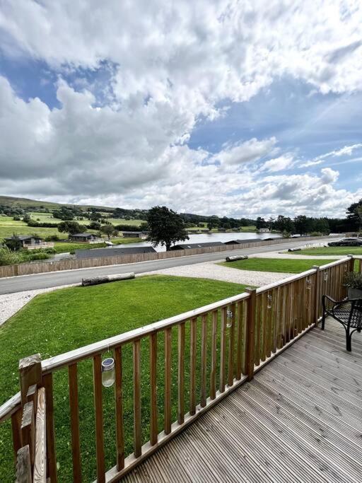 Diddly Squat Lodge With Hot Tub, Pendle View Holiday Park كليثروي المظهر الخارجي الصورة