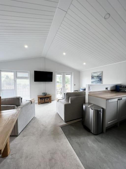 Diddly Squat Lodge With Hot Tub, Pendle View Holiday Park كليثروي المظهر الخارجي الصورة